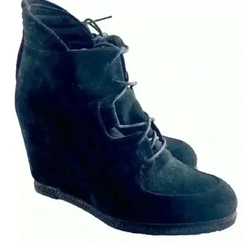 STUART WEITZMAN  LACE UP SUEDE WEDGED BOOTIES SIZE 7.5